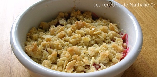 Crumble Rhubarbe, framboises et chocolat blanc