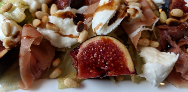 Salade Figues, speck et burrata